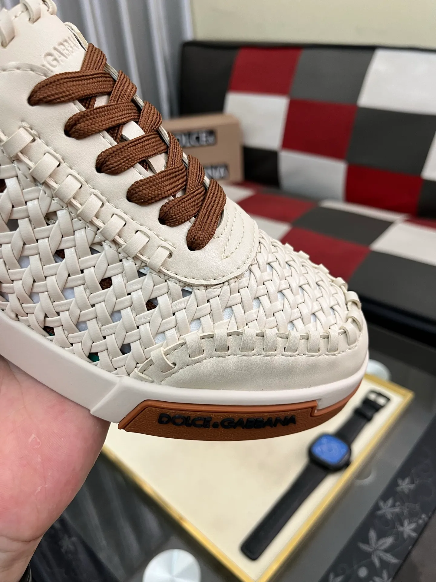 Men's shoes 💰458⌚️⌚️DG's latest popular casual shoes 🔥🔥, the tongue has the brand's iconic details, and the combination of silk cowhide and cow suede enhances the style. Fashionable and versatile, it can complement any look. Create an exquisite design with unique dynamic vitality and modern atmosphere, showing modern elegance. Size: 38-463️⃣Colors available